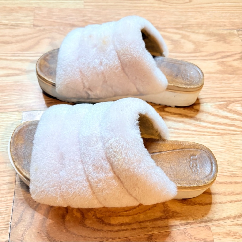 UGG Women's Pale Pink Furry Slippers Size 8.5 - Picture 1 of 13